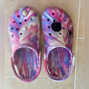 Kids’ crocs, J4